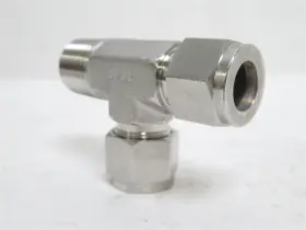 DTK-8-8-SS BI-LOK Box Male Tee Tube