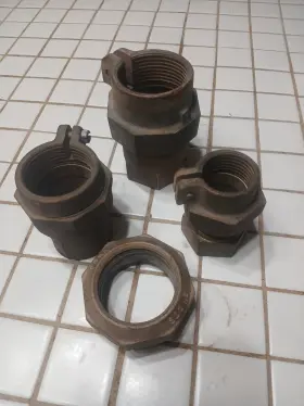FB1600-7-NL FORD METER BOX Nos Ball Coupling