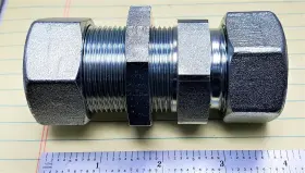 SV28LCF PARKER Eo Straight Bulkhead Union