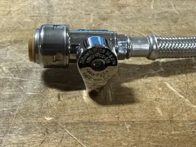 UR24686 SHARKBITE Toilet Connector Strait Valve