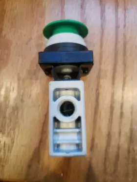 NVM220-N02-30G SMC Push Inlet Mechanical Valve Npt #2