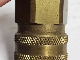 BVHC-12 SNAP-TITE Hydraulic Connect Coupler Mnpt #3