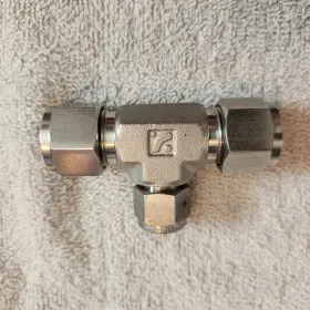 SRUT-8-6 SUPERLOK Tube Reducing Union Tee