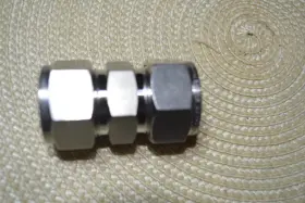 SU-12 SUPERLOK Tube Outside Union Steel