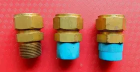 B-1210-1-16 SWAGELOK Male Connectors Straight Tube Npt