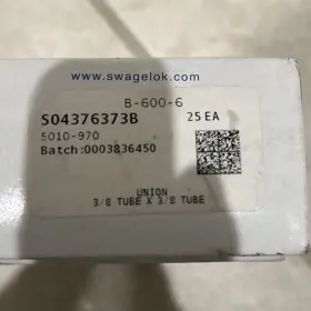 B-600-6 SWAGELOK Compression Union Fitting Tube #3