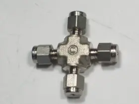 SS-100-4 SWAGELOK Steel Union Cross Fitting Od Tube