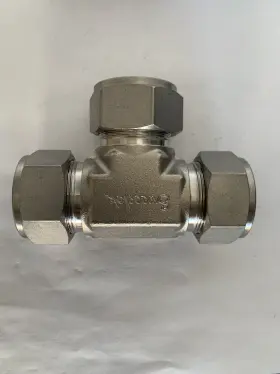 SS-1610-3 SWAGELOK Steel Union Tee Tube Fitting