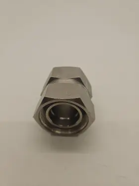 SS-1611-PC SWAGELOK Tube Adapter Port Connector Nut #3
