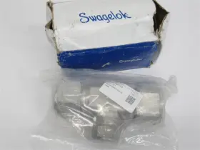 SS-2400-3-24-16SC11 SWAGELOK Reducing Union Tee