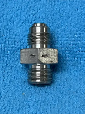 SS-4-VCR-1-00032 SWAGELOK Ring Male Thread Fitting