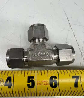 SS-800-3 SWAGELOK Compression Tube Fitting Union Tee Steel