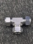 (qty 2) Mcmaster-carr 5182k741 Yor-lok Ss Tubing Tee Connector For 3/4" Tube Od. Fixed Price $57.99.